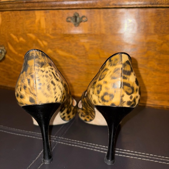 Manolo Blahnik Leopard Patent Mary Jane Heels | Size 36 (US 6) - Picture 3 of 9